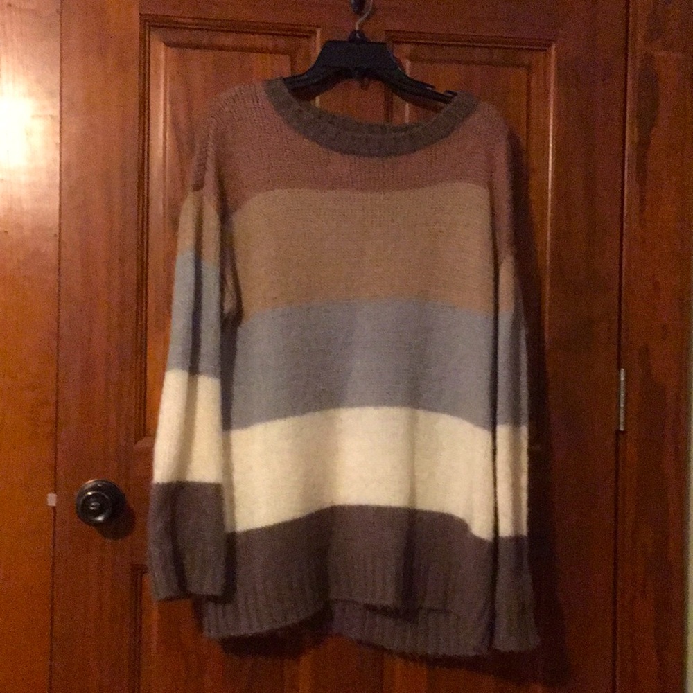 This is a long sweater that would look super cute with some leggings.